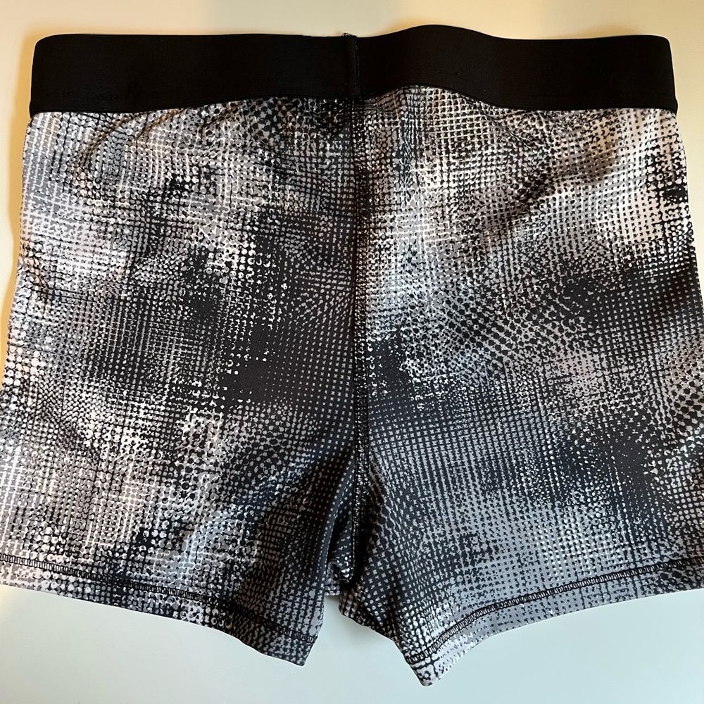 Compression/athletic shorts - Picture 2 of 4
